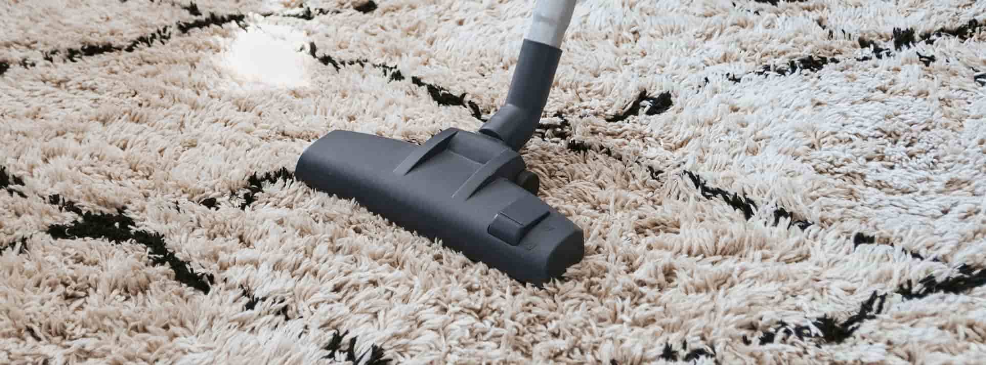 Cómo limpiar tu alfombra a fondo en casa paso a paso